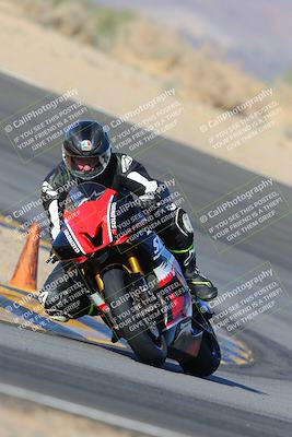 media/Dec-18-2022-SoCal Trackdays (Sun) [[8099a50955]]/Turn 10 (140pm)/